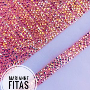 Fileira de strass rosa claro