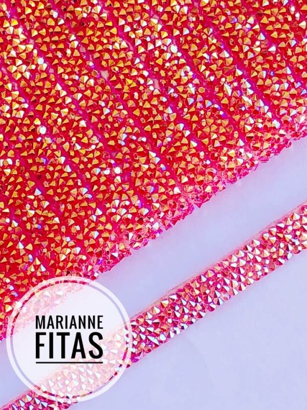 Fileira de strass rosa